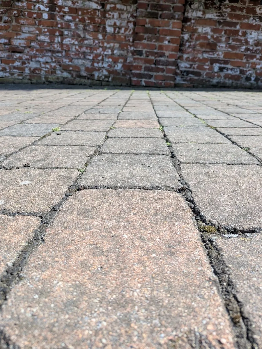 Kostka brukowa przed myciem